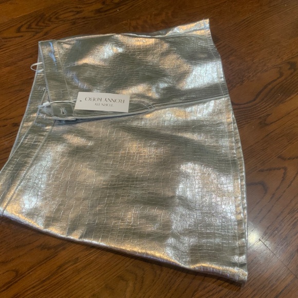 NWT Ronny Kobo silver metallic assymentrical mini skirt - Picture 5 of 14
